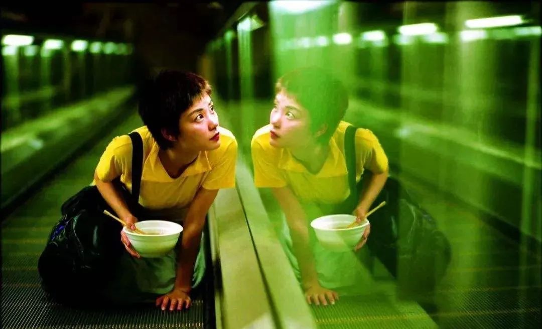 瞒不住了，娱乐圈这些人之前比我还社畜！