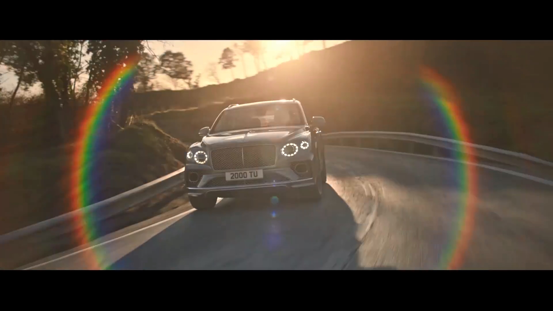 宾利发布新添越广告大片，为你开启非凡之旅！