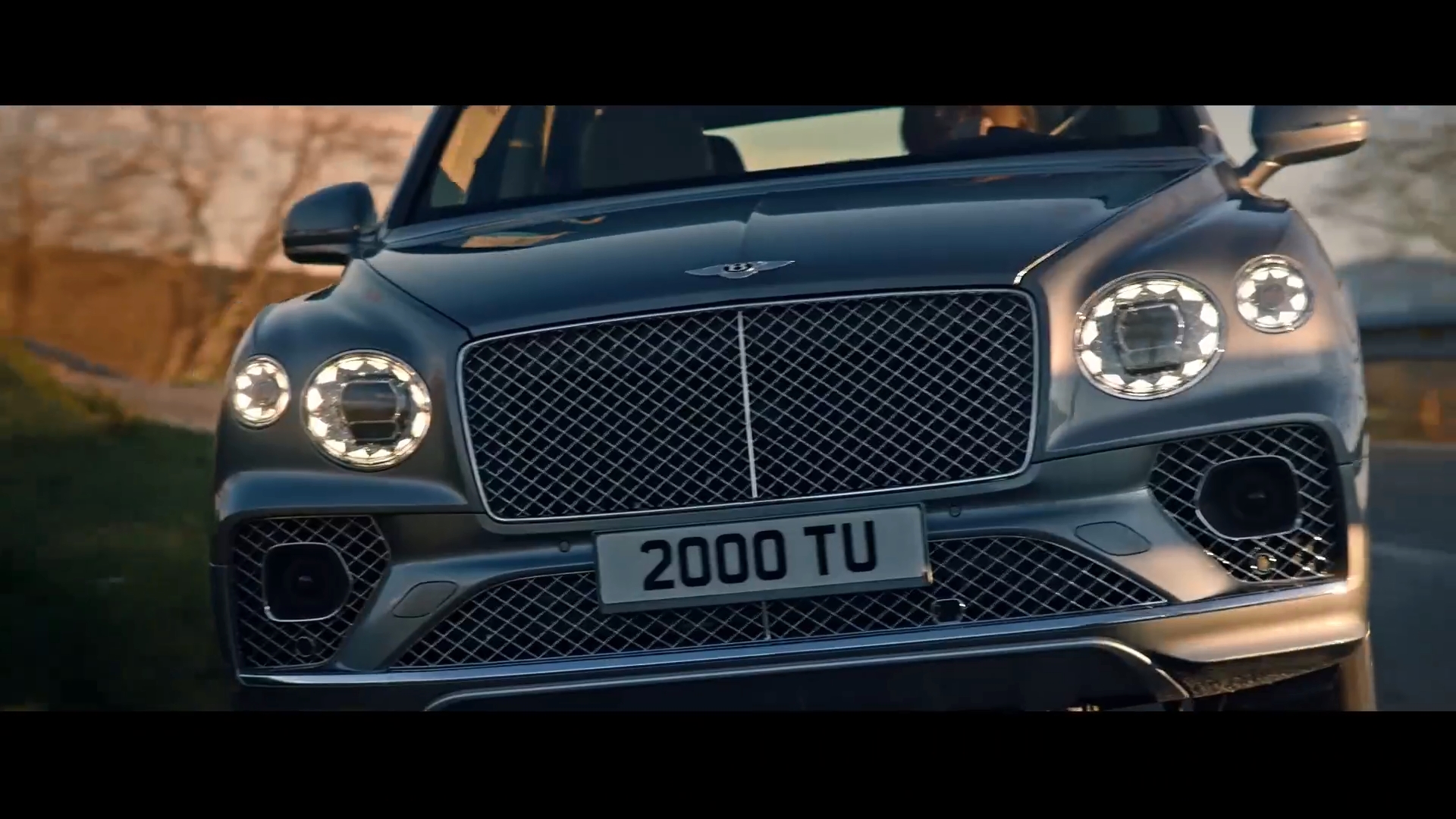 宾利发布新添越广告大片，为你开启非凡之旅！