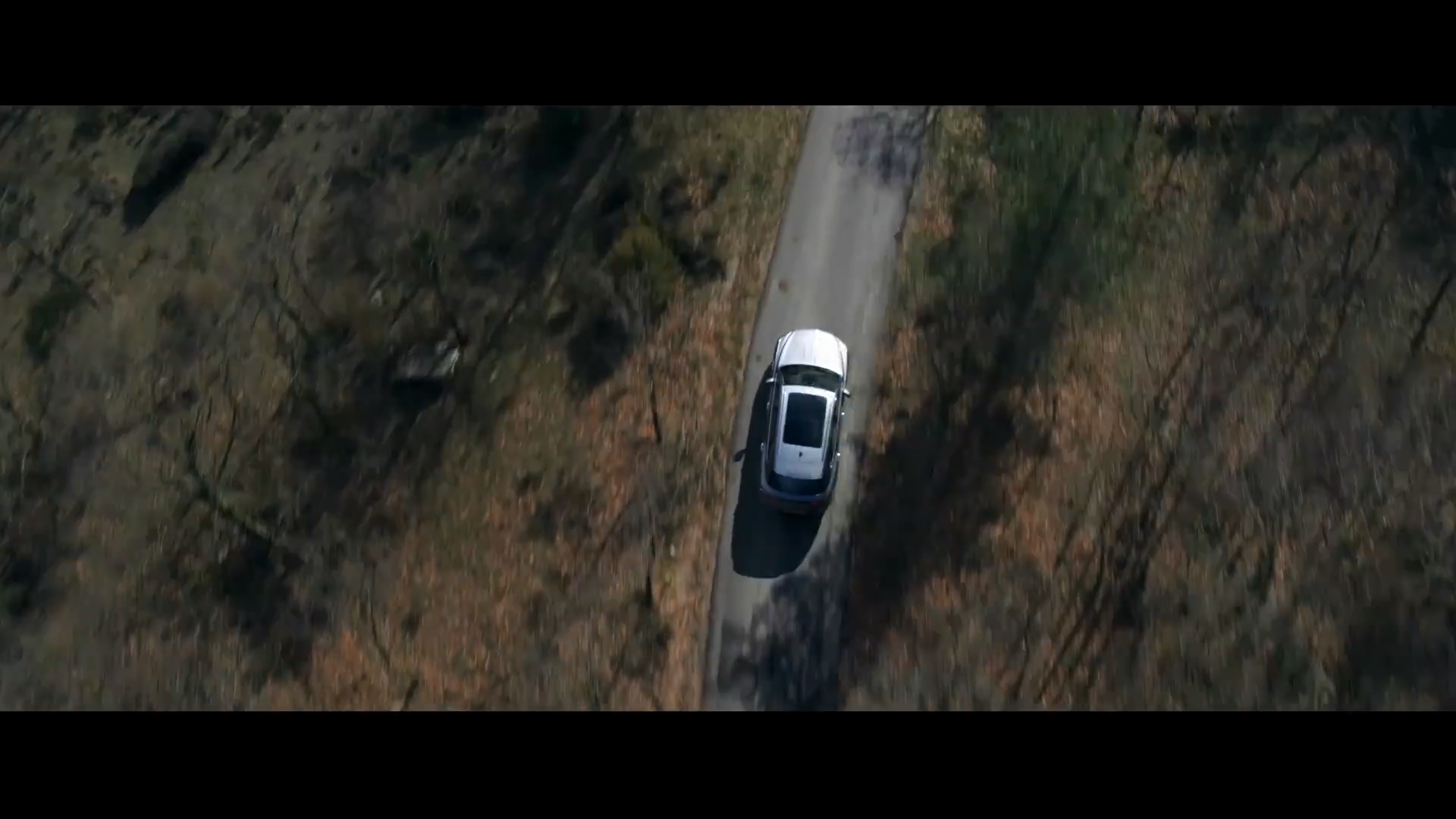 宾利发布新添越广告大片，为你开启非凡之旅！