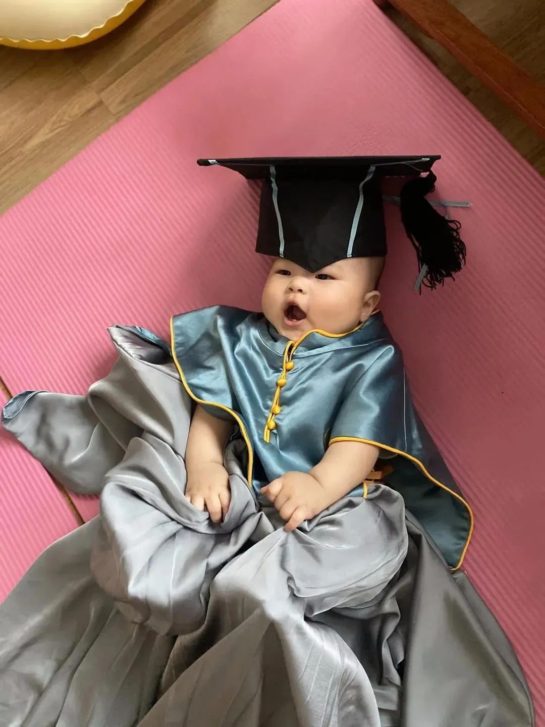 中央美院“学士服”美上热搜！网友：这是什么神仙设计？