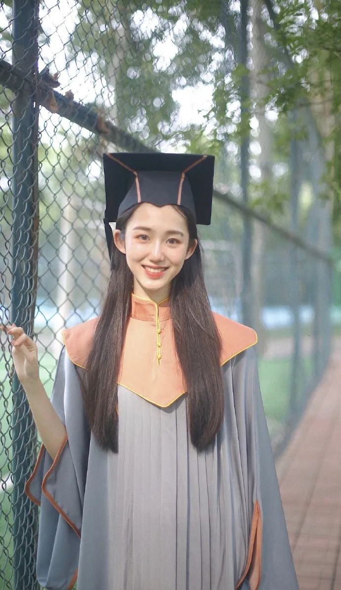 中央美院“学士服”美上热搜！网友：这是什么神仙设计？