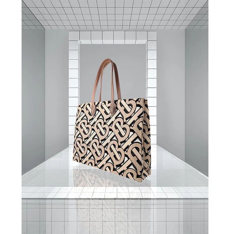 Burbbery夏季广告大片：进入亦真亦假的虚幻世界