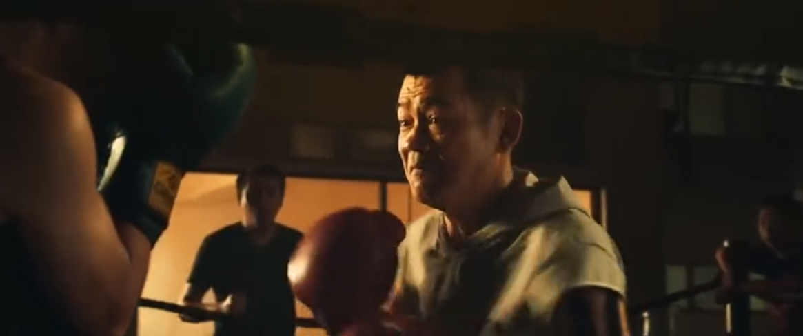 别看背面，看正面！这支运动风的药品广告超燃超给力！