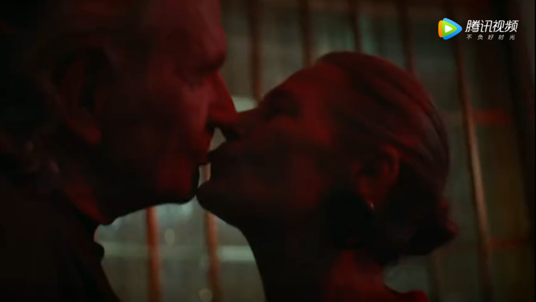 奢侈品广告频现爷爷奶奶，营销的“老年时代”要来临？