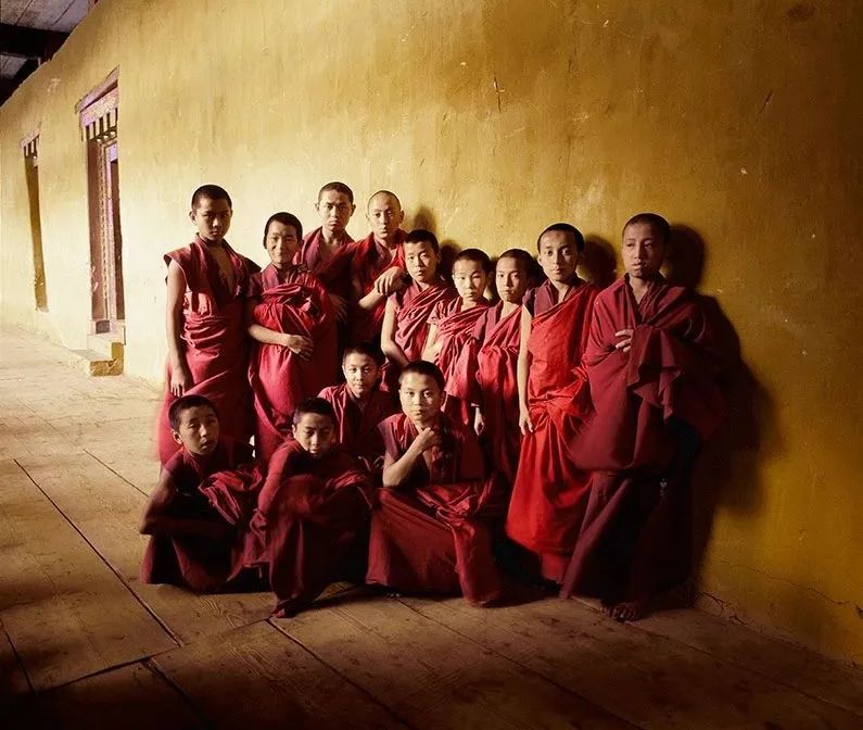 为记录部落文明，英国摄影师跑遍了世界