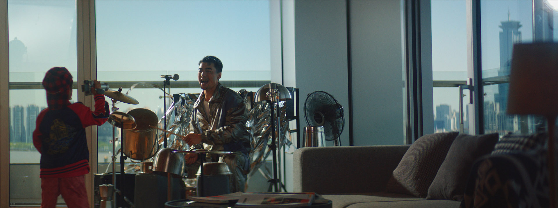 艺术得不像地产广告！我们与创意大咖熊超，聊了聊时代中国MV背后