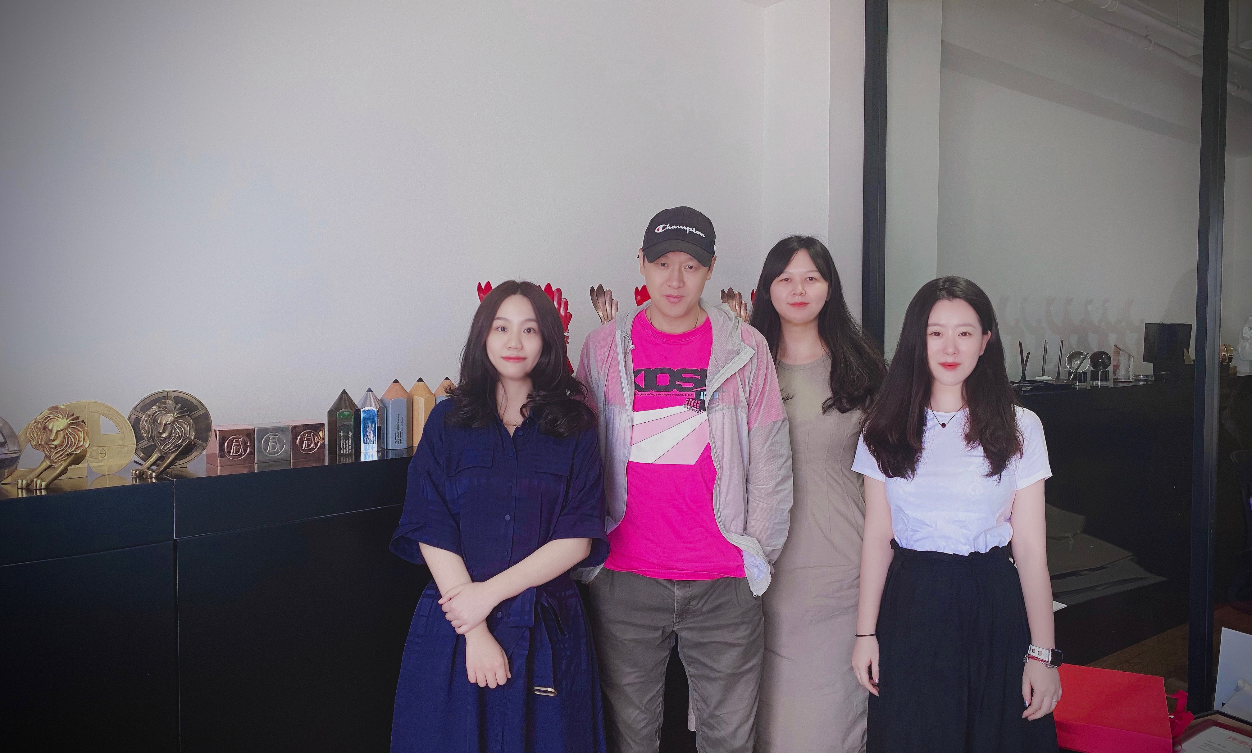 艺术得不像地产广告！我们与创意大咖熊超，聊了聊时代中国MV背后