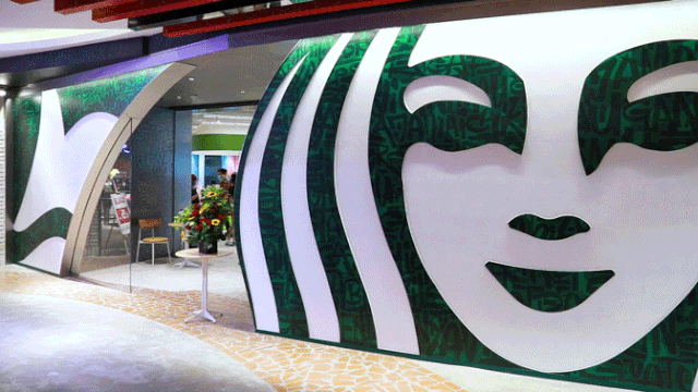 星巴克上海老店变身“咖啡星球”，还举办了艺术展