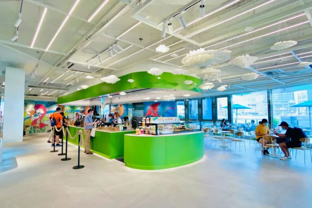 星巴克上海老店变身“咖啡星球”，还举办了艺术展