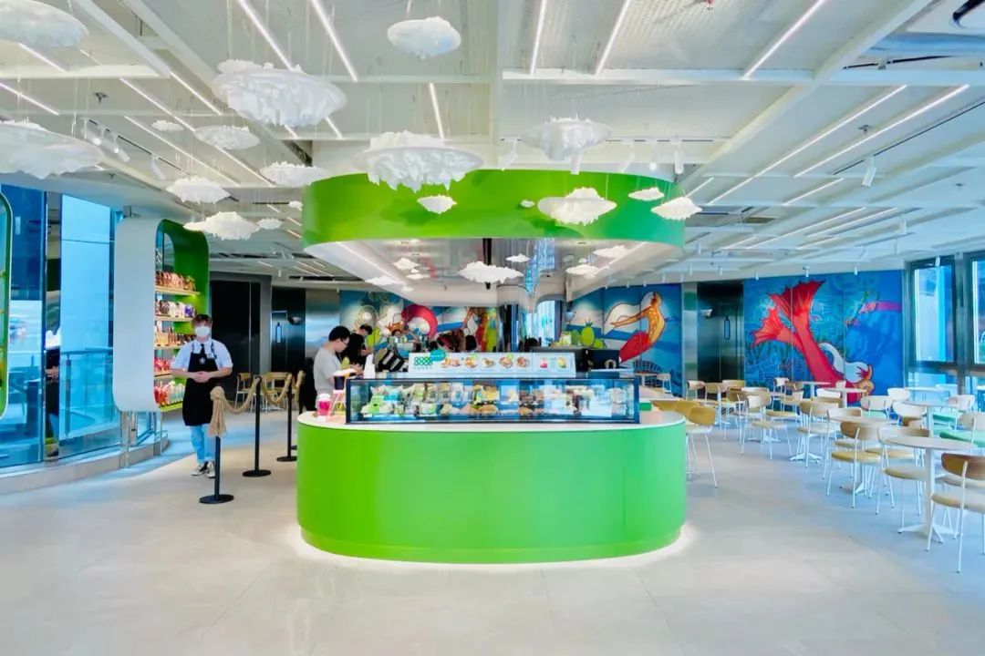 星巴克上海老店变身“咖啡星球”，还举办了艺术展