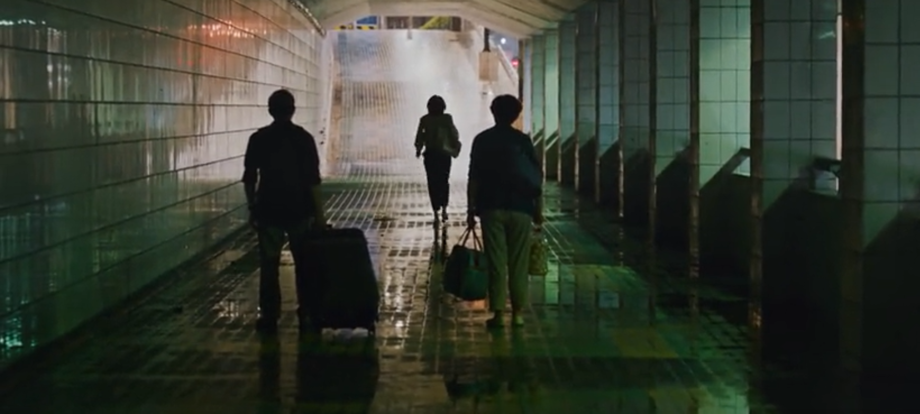 蒙牛献礼中秋节微电影《背后》，让每个离家的人看到自己的影子