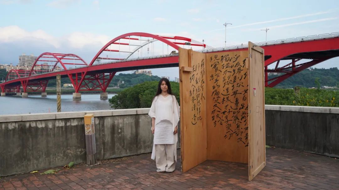 把心事写在肉体和果蔬上，这个80后艺术家这样对世界进行接纳