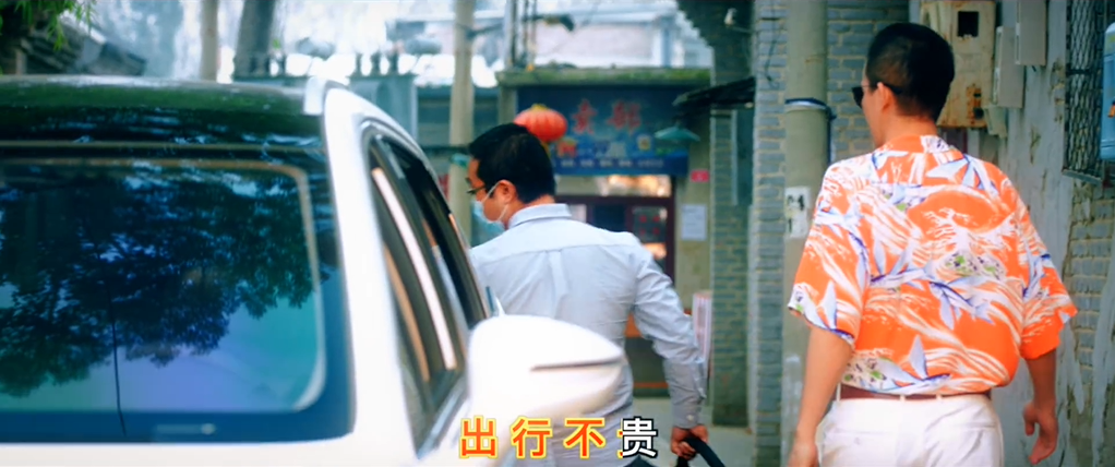  滴滴快车×五条人复古MV：打车去太空