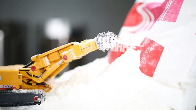 徐工集团定格动画：挖掘机来给你包汤圆