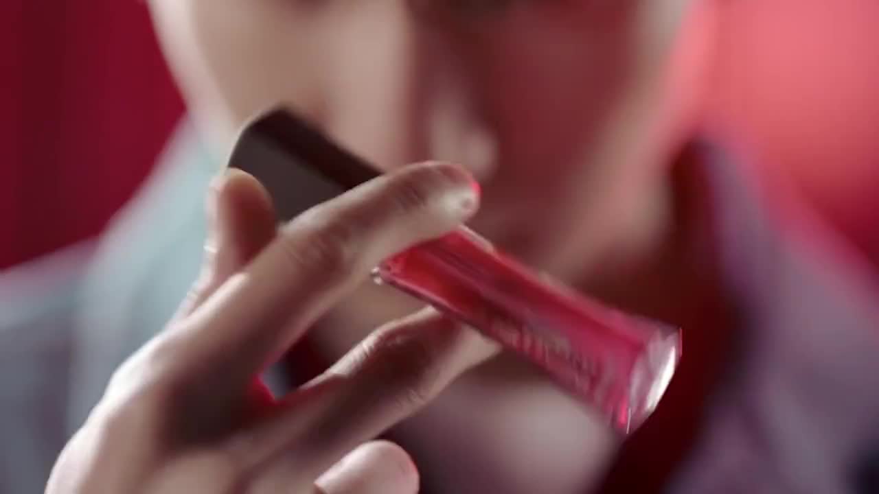 L'Oreal  唇釉广告《活在当下》