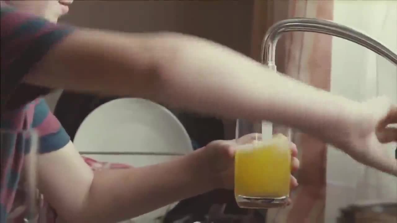 Robinsons果汁产品广告片《陪伴我成长的哥们》